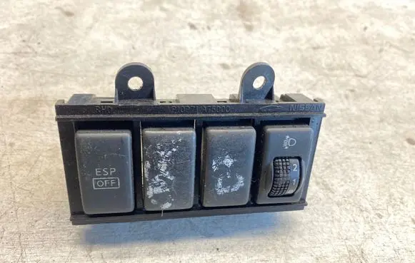 Nissan X-Trail T31 Headlight level height control switch P10971