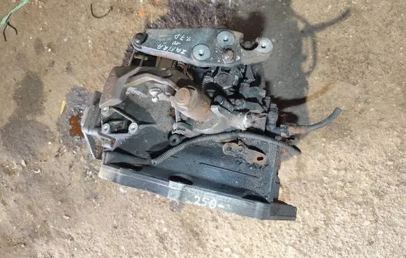 Opel Zafira B Manual 6 speed gearbox 