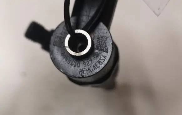 Opel Insignia A Fuel injector 0445110327