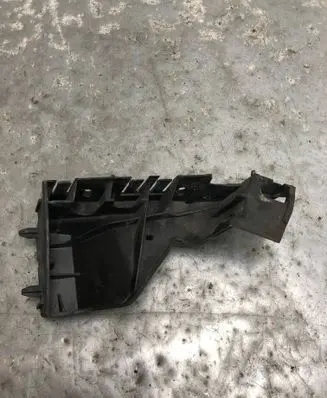 Front bumper mounting bracket