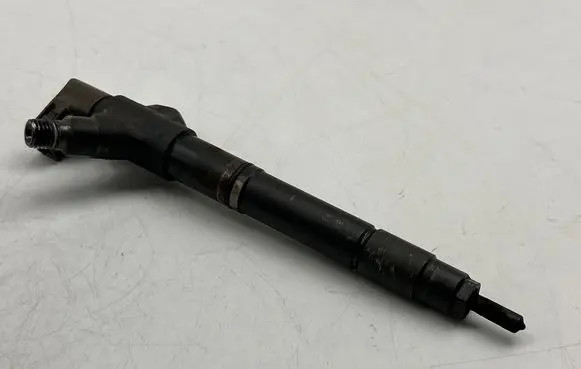 Toyota Verso Fuel injector 236700R100