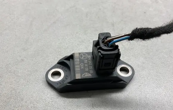 Mercedes-Benz C W204 Acceleration sensor 0045423518 08W08