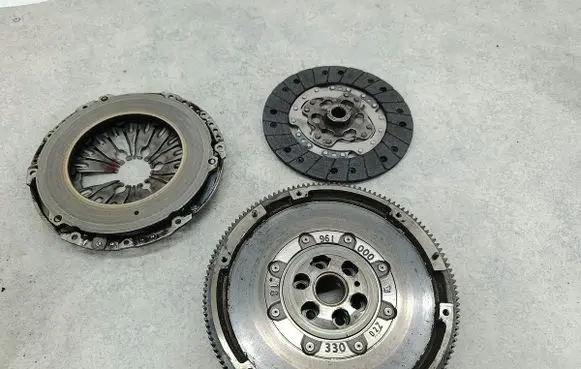 Skoda Octavia Mk2 (1Z) Dual mass flywheel 
