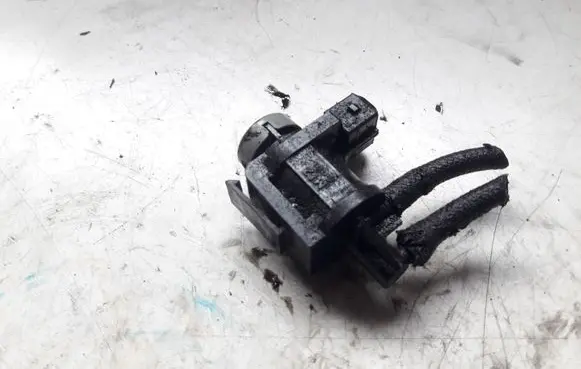 Audi A4 S4 B6 8E 8H Vacuum valve 1J0906283A