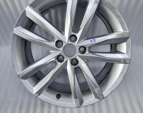 Volkswagen Polo VI R17 alloy rim 
