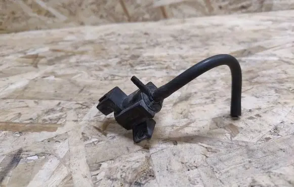 Maserati GranTurismo Vacuum valve 72828601