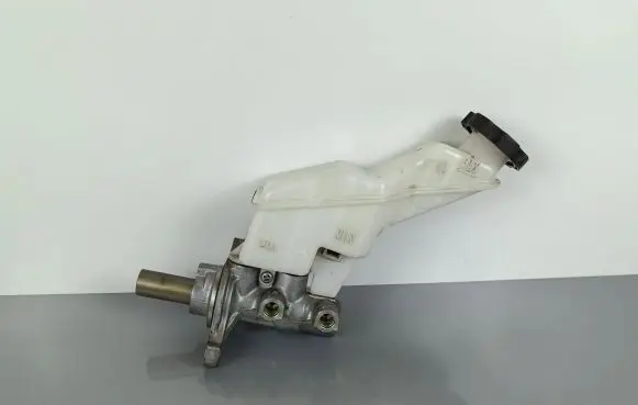 KIA Sorento Master brake cylinder 0451UAT
