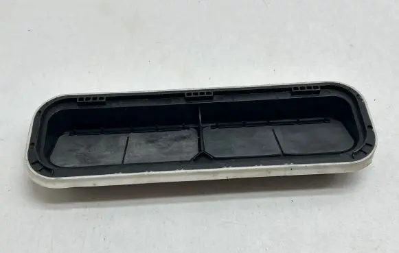 Quarter panel pressure vent
