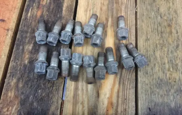 Volkswagen PASSAT B7 Nuts/bolts 