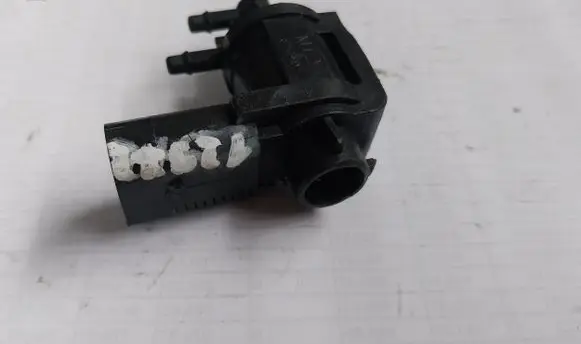 Volkswagen Golf IV Turbo solenoid valve 1J0906283C