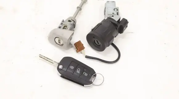 Opel Combo E Ignition lock 9663123380