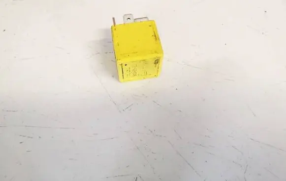 Opel Vectra C Other relay 90226846 v23134-j52-x369