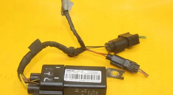 Mercedes-Benz Vito Viano W639 Fuel pump relay A6398300084