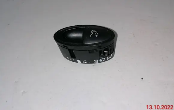 Tailgate opening switch
