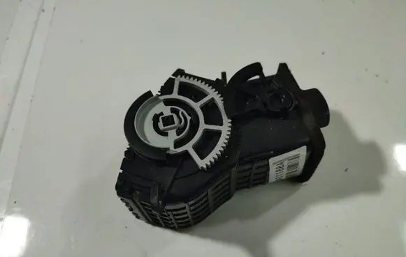 Toyota Corolla Verso AR10 Dash center air vent grill 5566064010