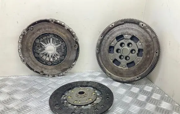 Skoda Octavia Mk3 (5E) Clutch set kit 04L141025 022141031S 04L105266B