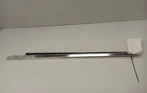 Mercedes-Benz COMPAKT W115 Front door glass trim molding