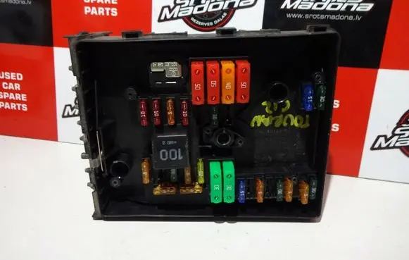Volkswagen Touran I Fuse module 1K0937800G