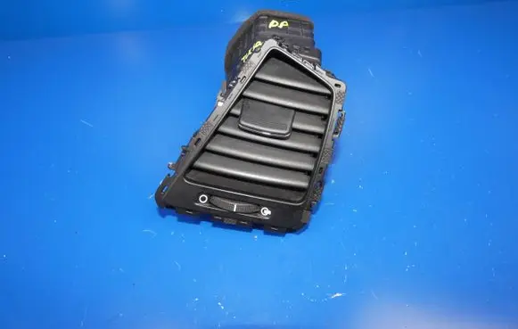 Hyundai Tucson TL Dash center air vent grill