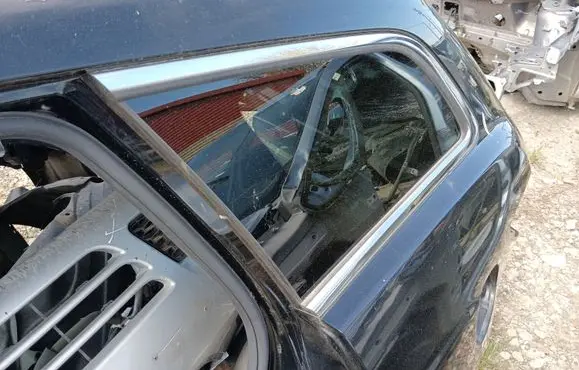 Mazda CX-7 Rear side window
