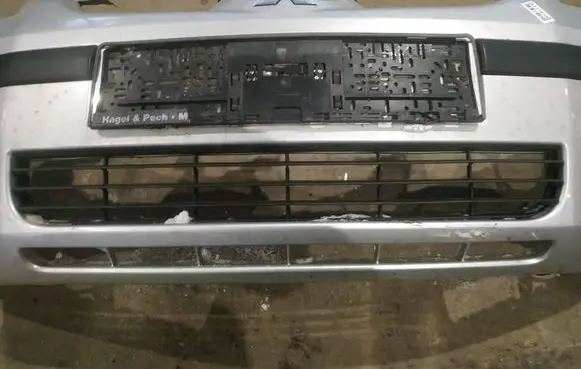 Mitsubishi Colt Front bumper lower grill 