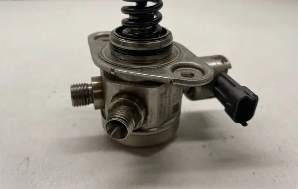 Jaguar F-Pace Fuel injection high pressure pump 0261520198 DX239D376AB