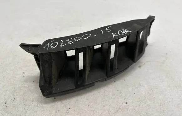 Seat Toledo IV (NH) Rear bumper mounting bracket