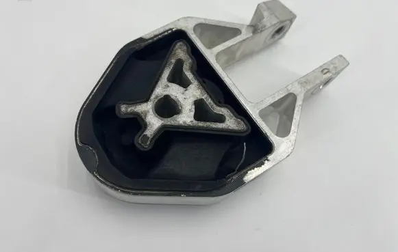 Volvo XC40 Engine mount bracket 32222105 8888763927