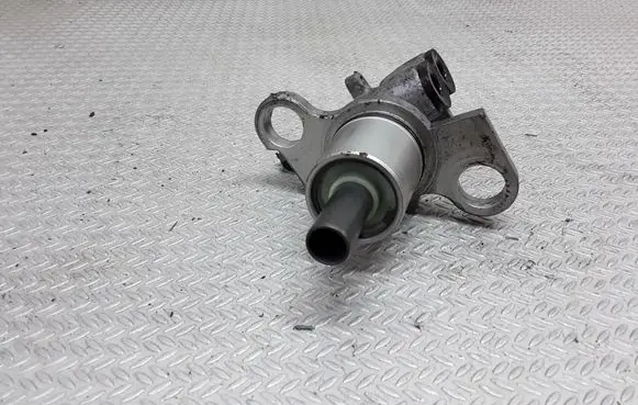 Audi A6 S6 C5 4B Master brake cylinder