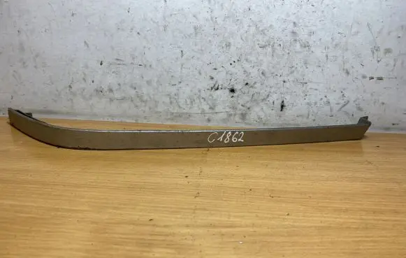 Mercedes-Benz C W202 Under headlight/headlamp trim 2028260777 C1862