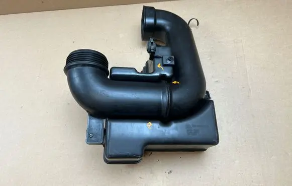 Hyundai i40 Intake resonator 282203Z300