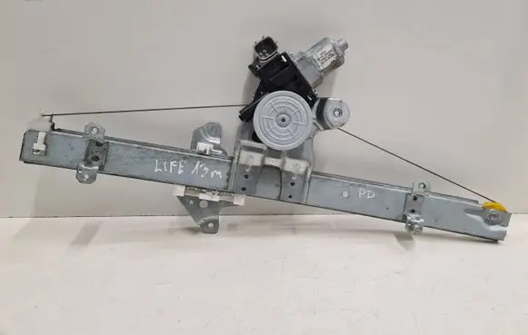 Nissan Leaf I (ZE0) Front door window regulator with motor 807313NA0A WR07305 30107