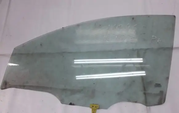 Nissan Note (E11) Front door window glass four-door