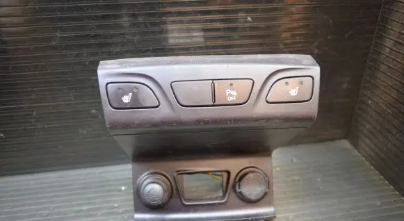 Hyundai ix35 Seat heating switch 846202Y110