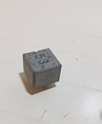 Skoda Fabia Mk2 (5J) Other relay 141951253B 20220072