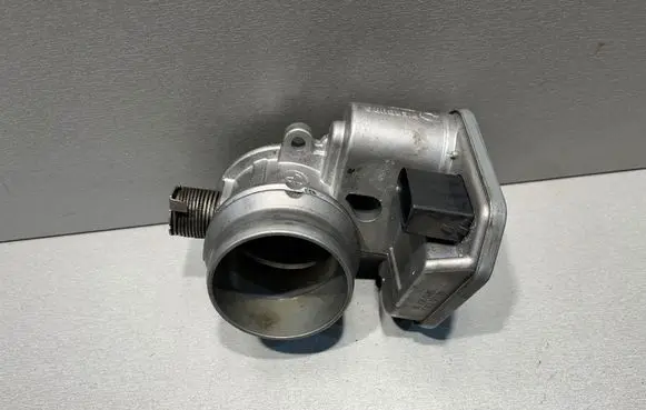 BMW 3 E92 E93 Engine shut-off valve 7804373 B82030485