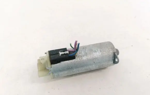Volvo V70 Seat adjustment motor 013002530