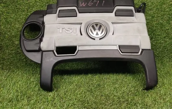 Volkswagen Golf V Engine cover (trim) 03C103925BB