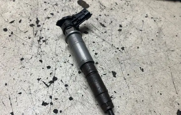 Nissan X-Trail T31 Fuel injector 0445115