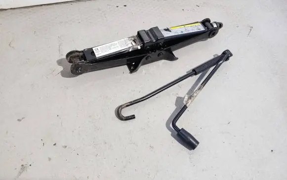 Skoda Octavia Mk3 (5E) Lift Jack 5Q0011031D