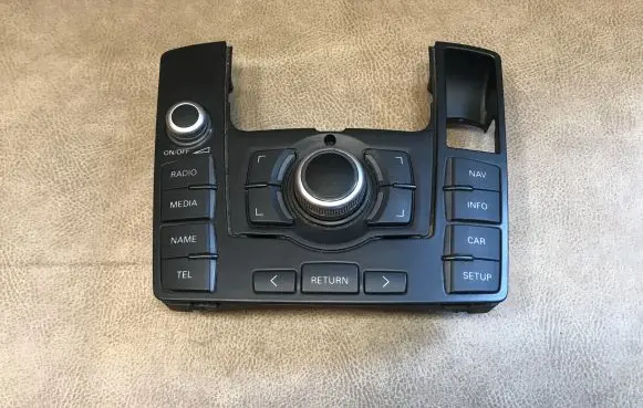 Head unit multimedia control