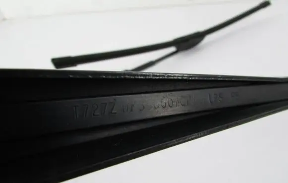 Land Rover Discovery 3 - LR3 Front wiper blade arm