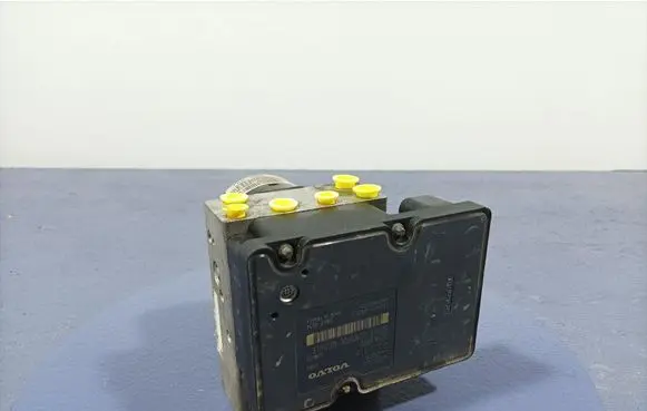 Volvo V70 ABS Pump 30643979