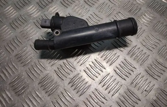 Volkswagen Touran I Engine coolant pipe/hose 038121132
