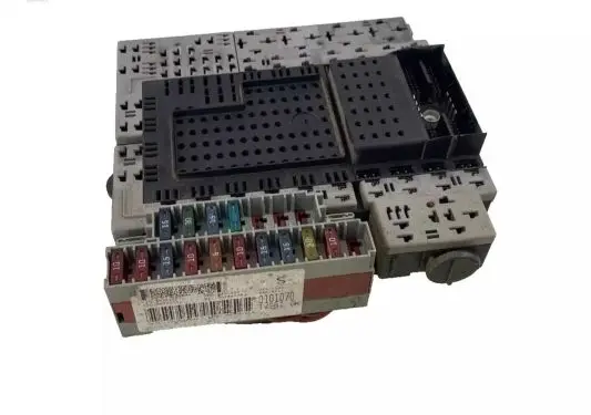 Volvo S70 V70 V70 XC Fuse module 9452772 9452773 9401802