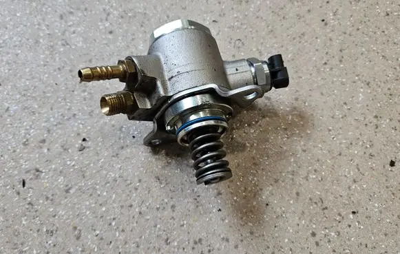 Fuel injection high pressure pump