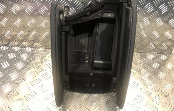 BMW 5 F10 F11 Armrest 921687006 4368035