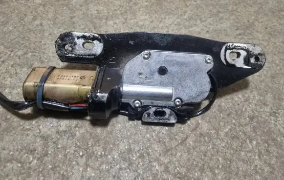 BMW 5 E39 Tailgate/trunk/boot lock/catch/latch 67148362371