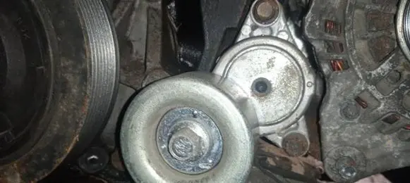 Mazda 6 Generator/alternator belt tensioner