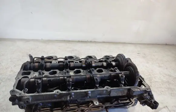Mitsubishi L200 Engine head 